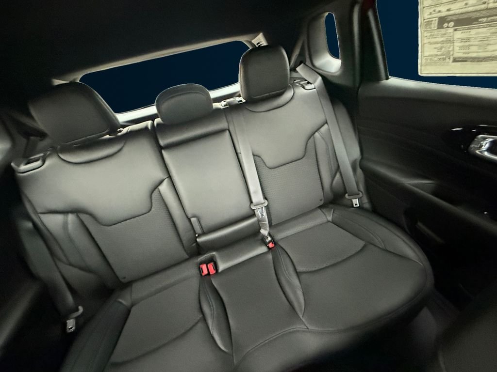 New 2026 Red Hot Pearl-Coat Exterior Paint Jeep Latitude image 18
