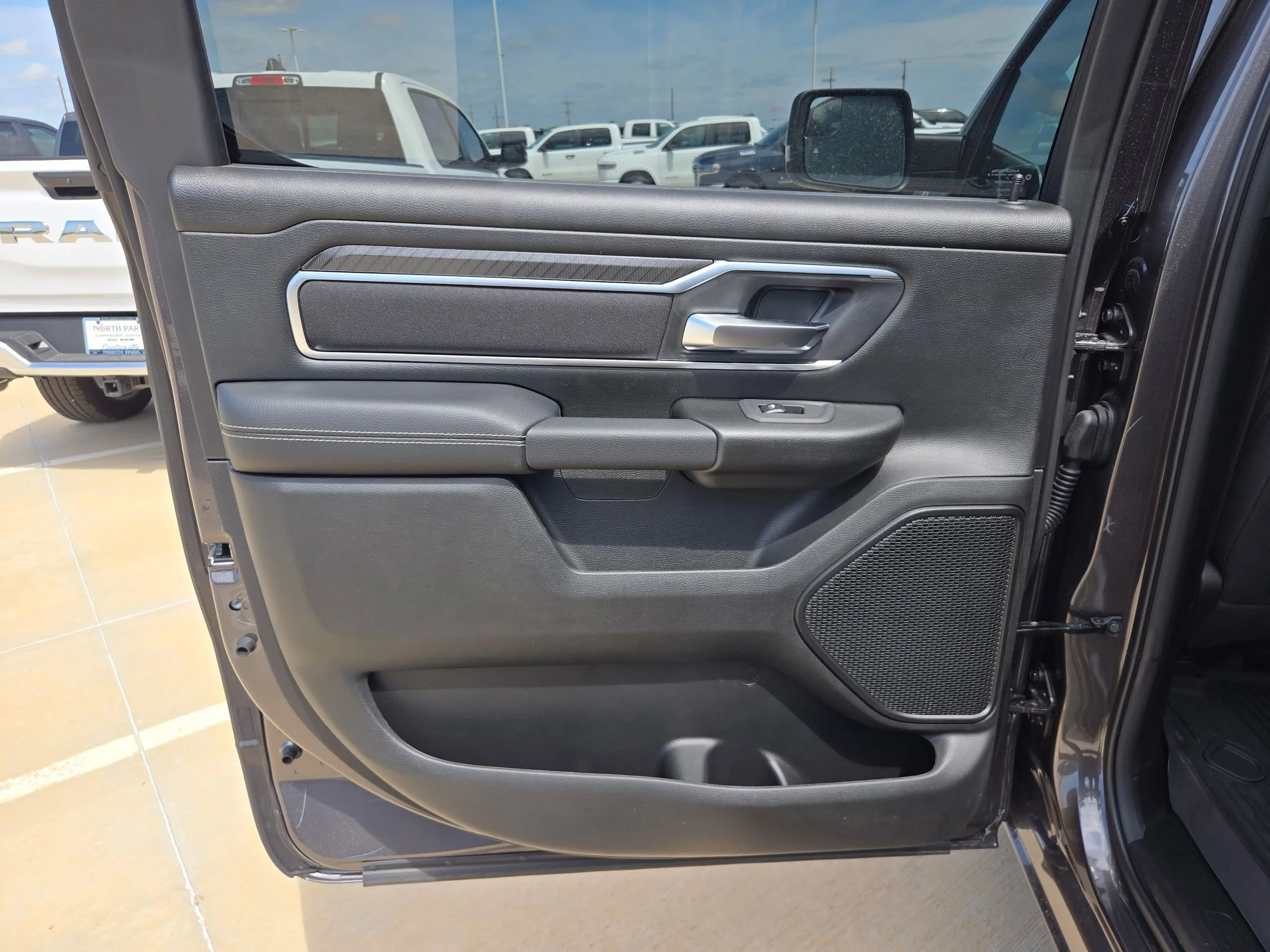 New 2026 Granite Crystal Metallic Clear-Coat Exterior Paint RAM Big Horn/Lone Star image 15