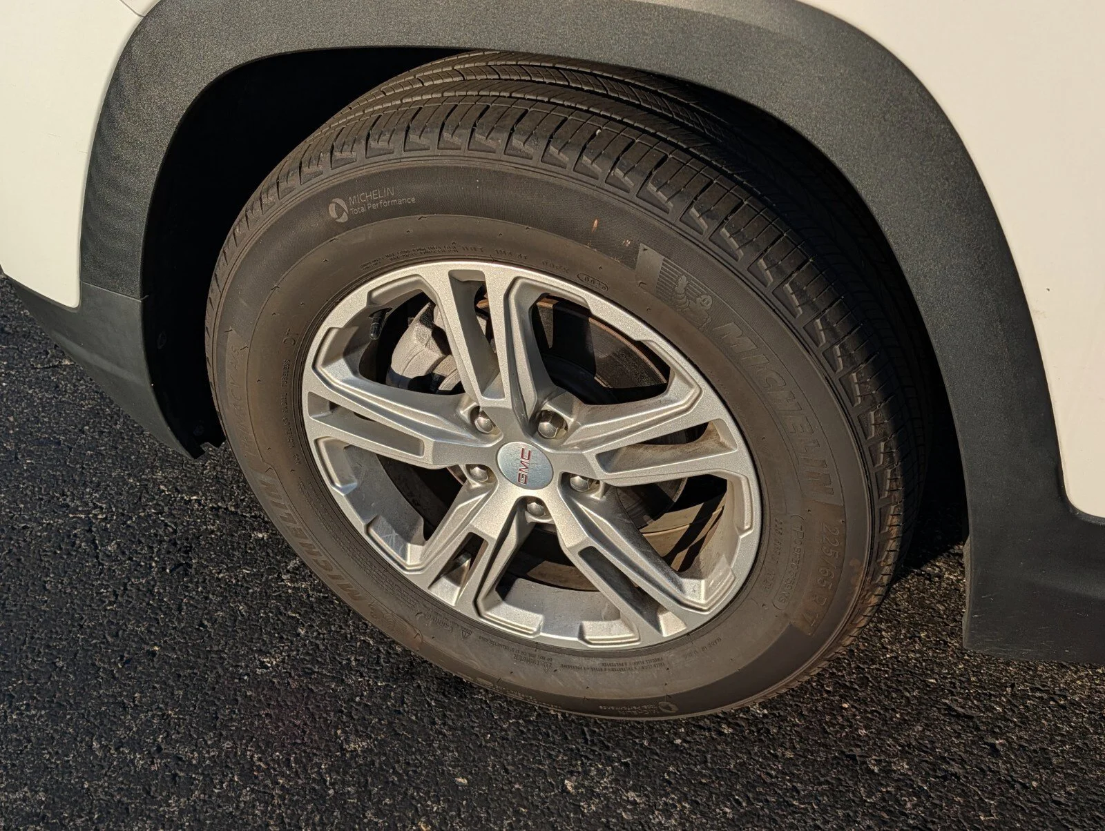 Used 2023 SUMMIT WHITE GMC SLE image 16