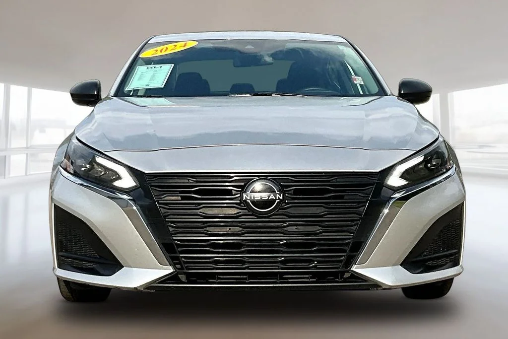 Used 2024 Brilliant Silver Metallic Nissan 2.5 SV image 2
