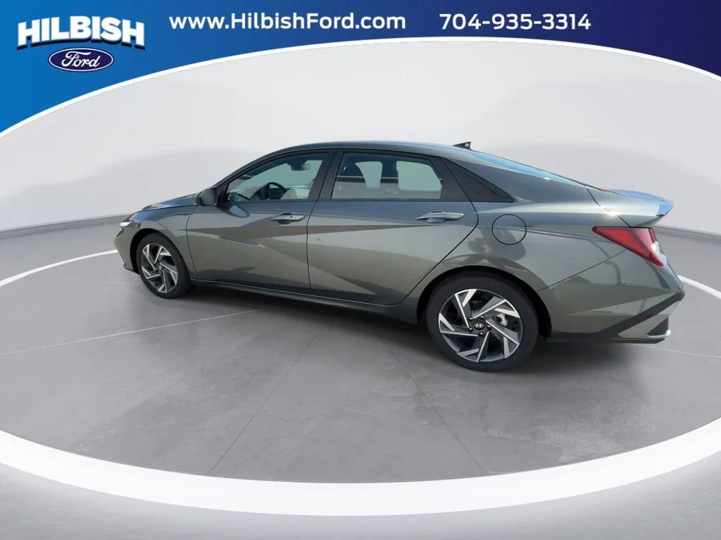 Used 2025 Gray Hyundai SEL Sport image 5