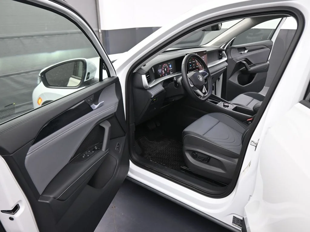 2026 Volkswagen Tiguan SE - Photo 38