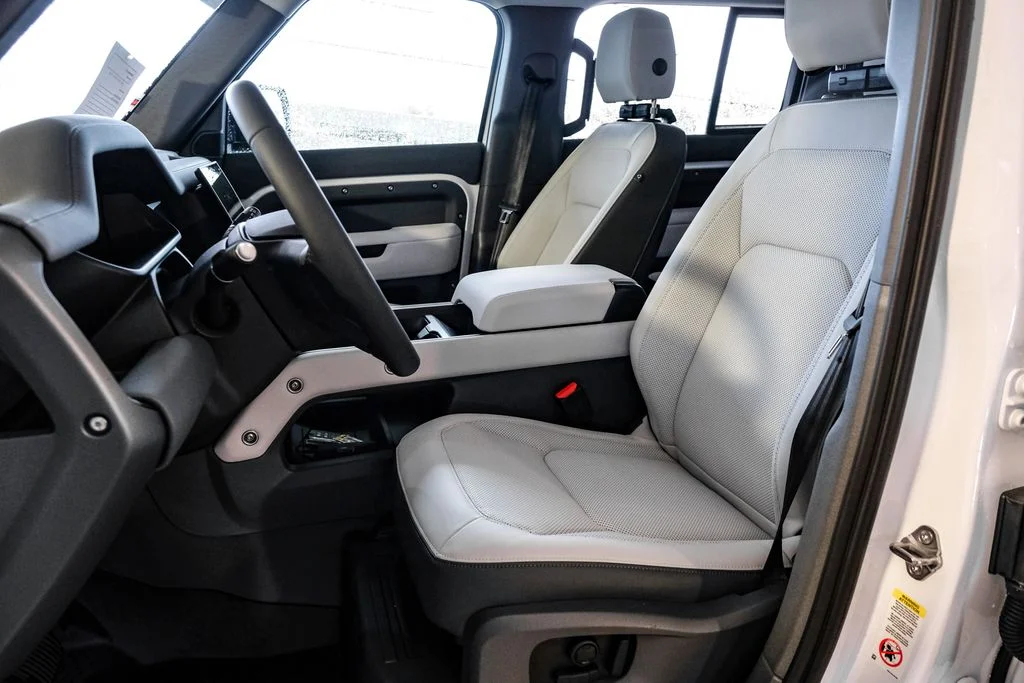 New 2026 Borasco Grey Metallic Land Rover S image 21