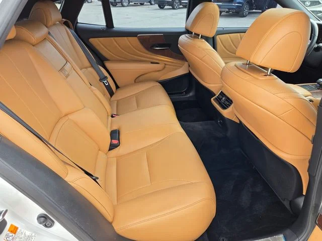 Used 2022 White Lexus 500 Base image 13