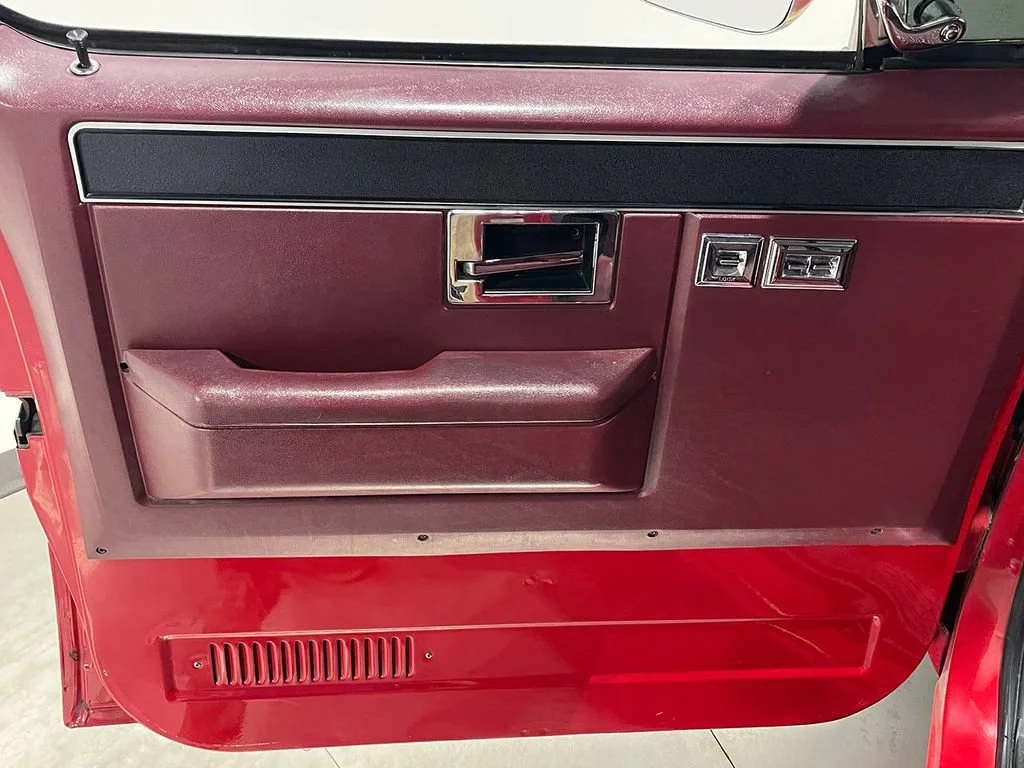 Used 1985  Chevrolet NA image 49