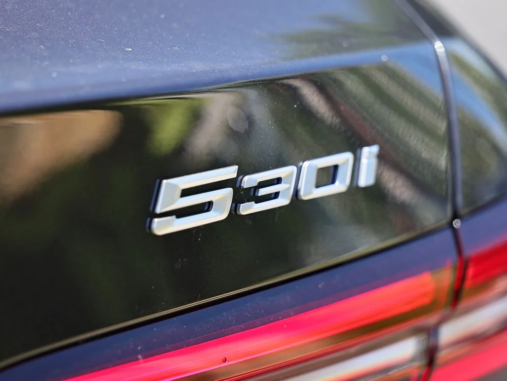 New 2027 Dark Graphite Metallic BMW 530i image 9