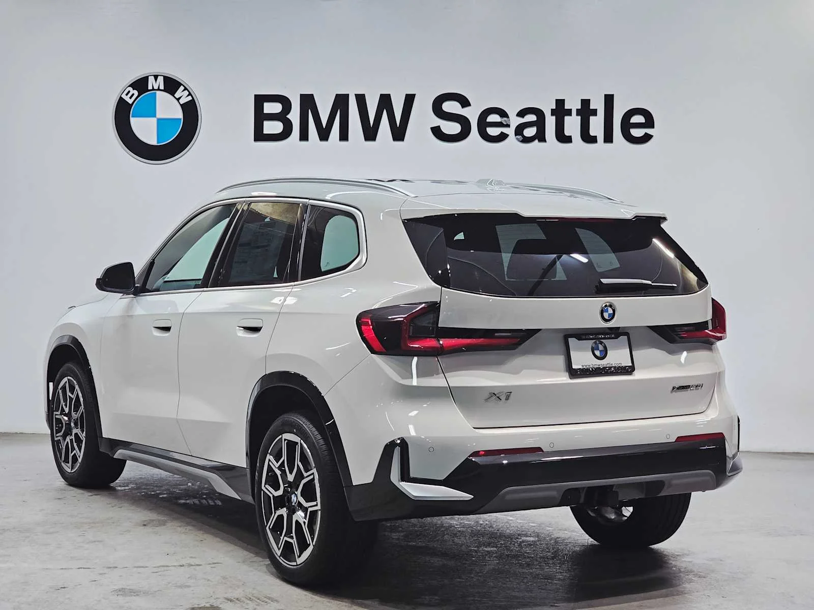 New 2026 Alpine White BMW xDrive28i image 4
