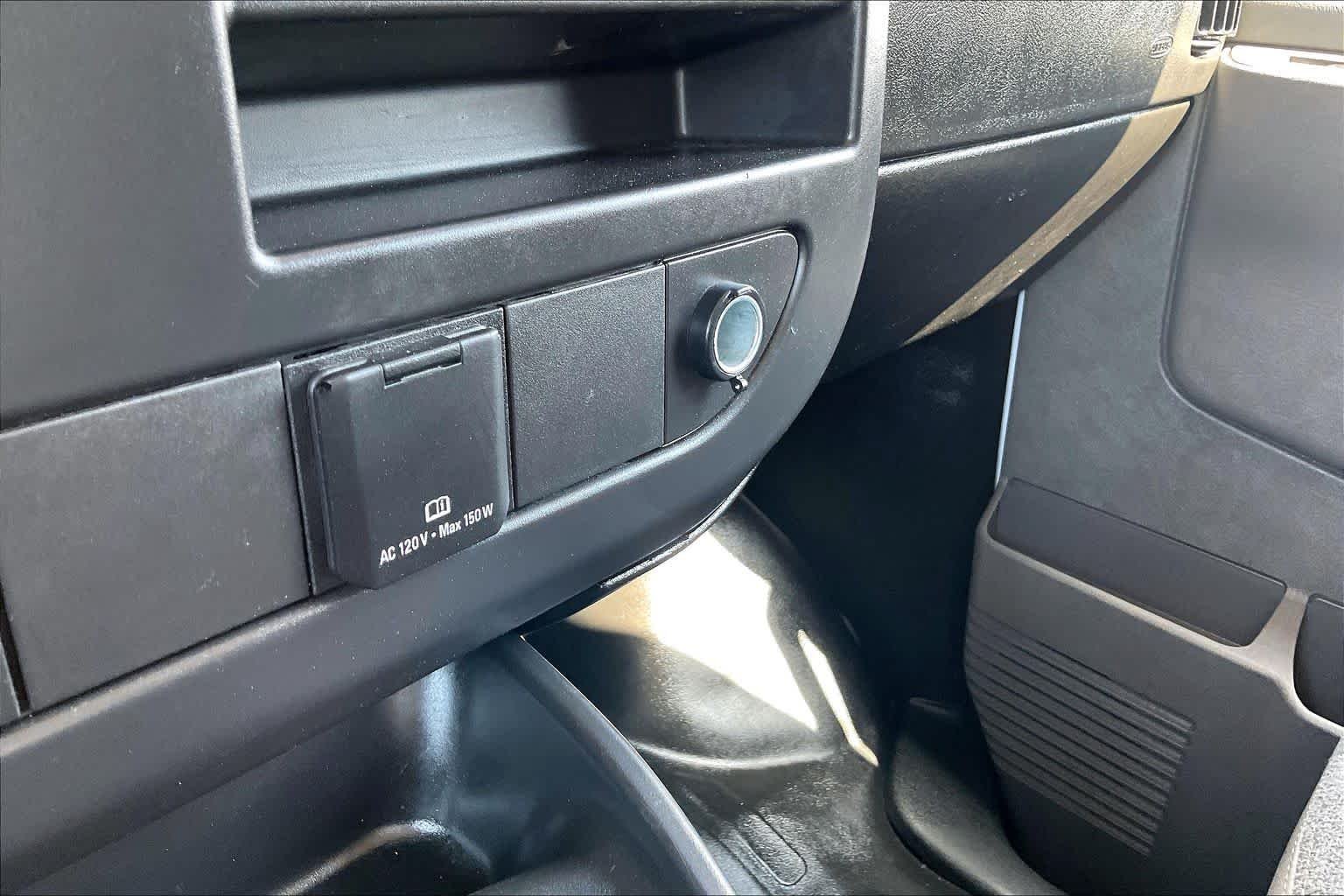 Used 2025 Summit White Chevrolet  image 30