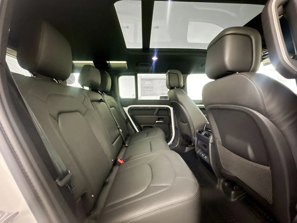 New 2026 Fuji White Land Rover X-Dynamic SE image 26