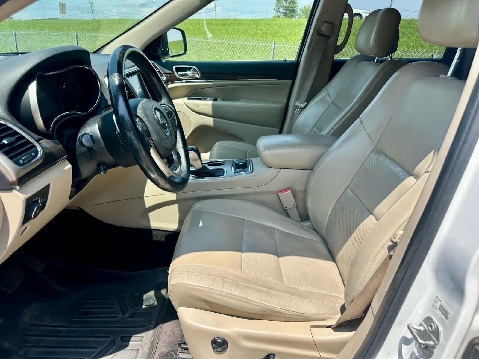 Used 2017 Bright White Clearcoat Jeep Limited image 11