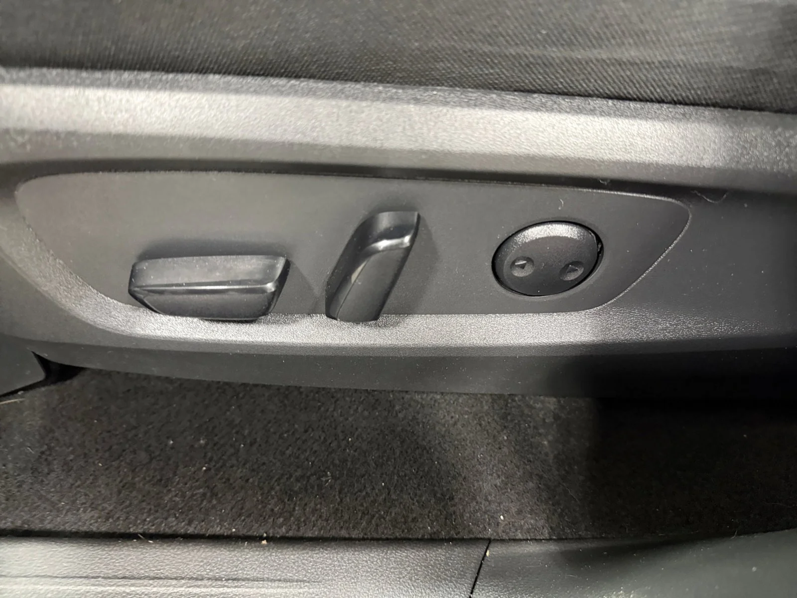 Used 2023 Gun Metallic Nissan SV image 9
