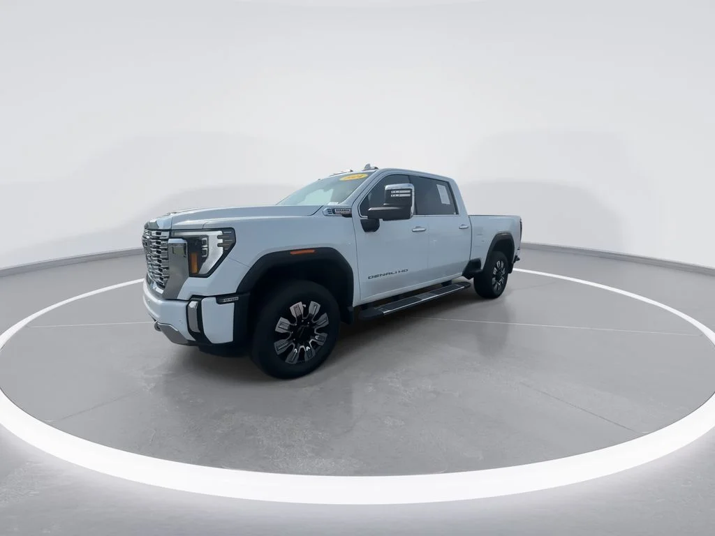 Used 2024 White GMC Denali image 4
