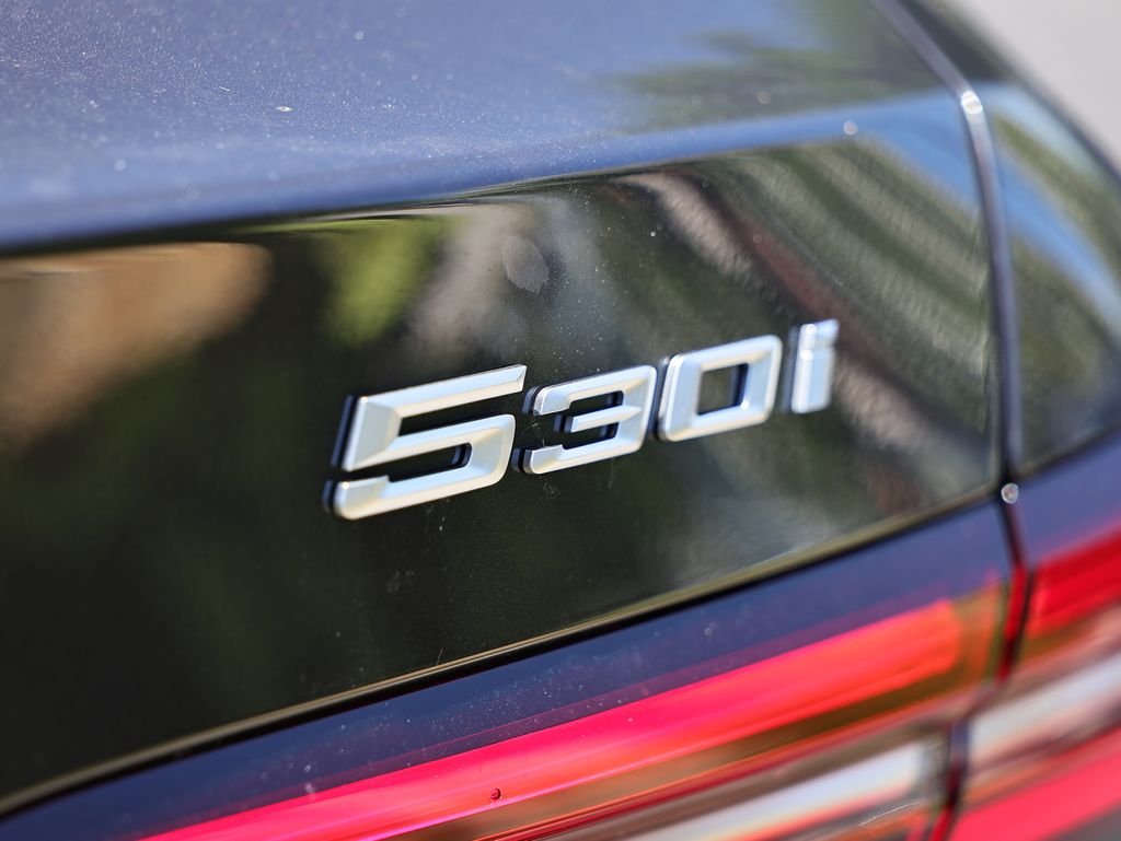 New 2027 Dark Graphite Metallic BMW 530i image 9