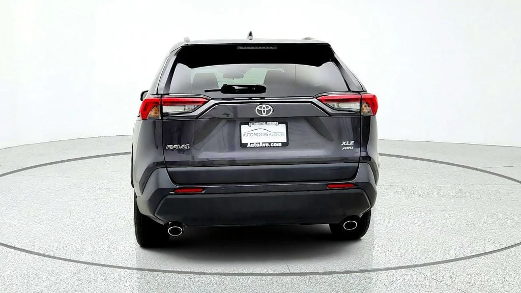 Used 2022 Magnetic Gray Metallic Toyota XLE AWD image 6
