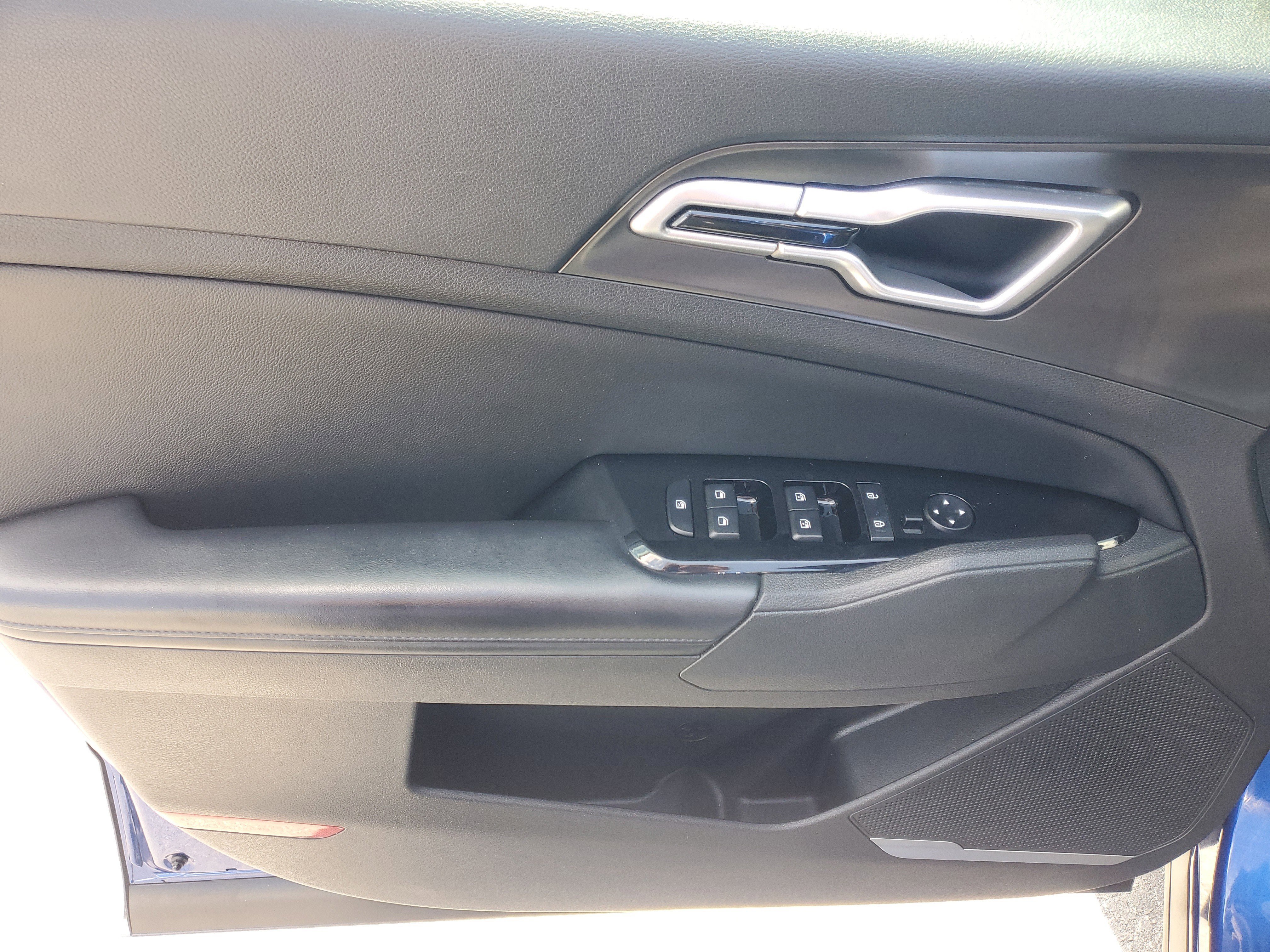 Used 2024 Sapphire Blue Kia EX image 17