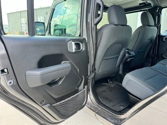 New 2026 Granite Crystal Metallic Clearcoat Jeep Sport image 17