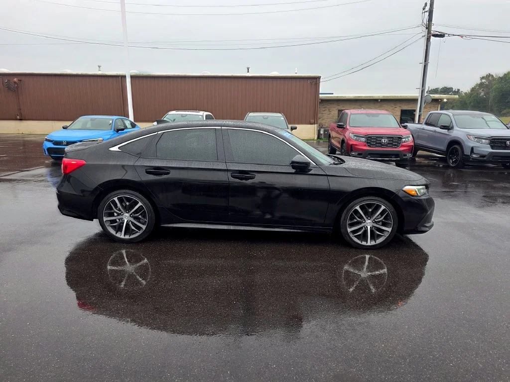 Certified Used 2024 Crystal Black Pearl Honda Touring image 2