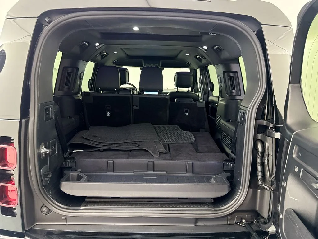 Used 2025 Gray Land Rover X-Dynamic SE image 27