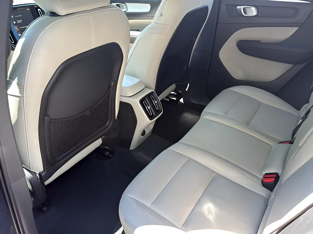 Used 2021 Blue Volvo Momentum image 16