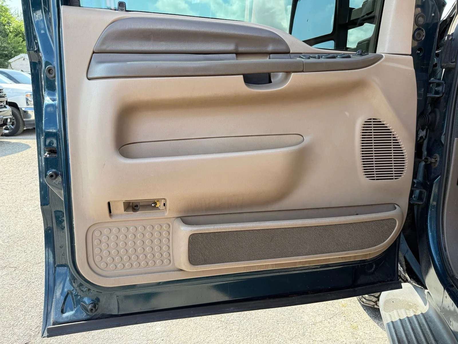 Used 1999 Green Ford  image 13
