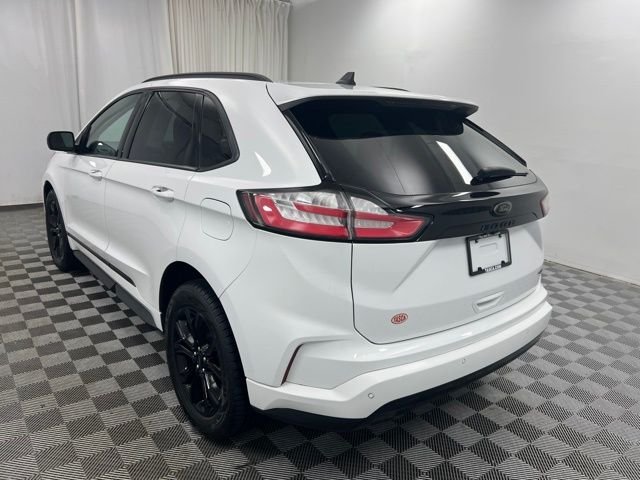 Used 2022 Oxford White Ford SE image 6