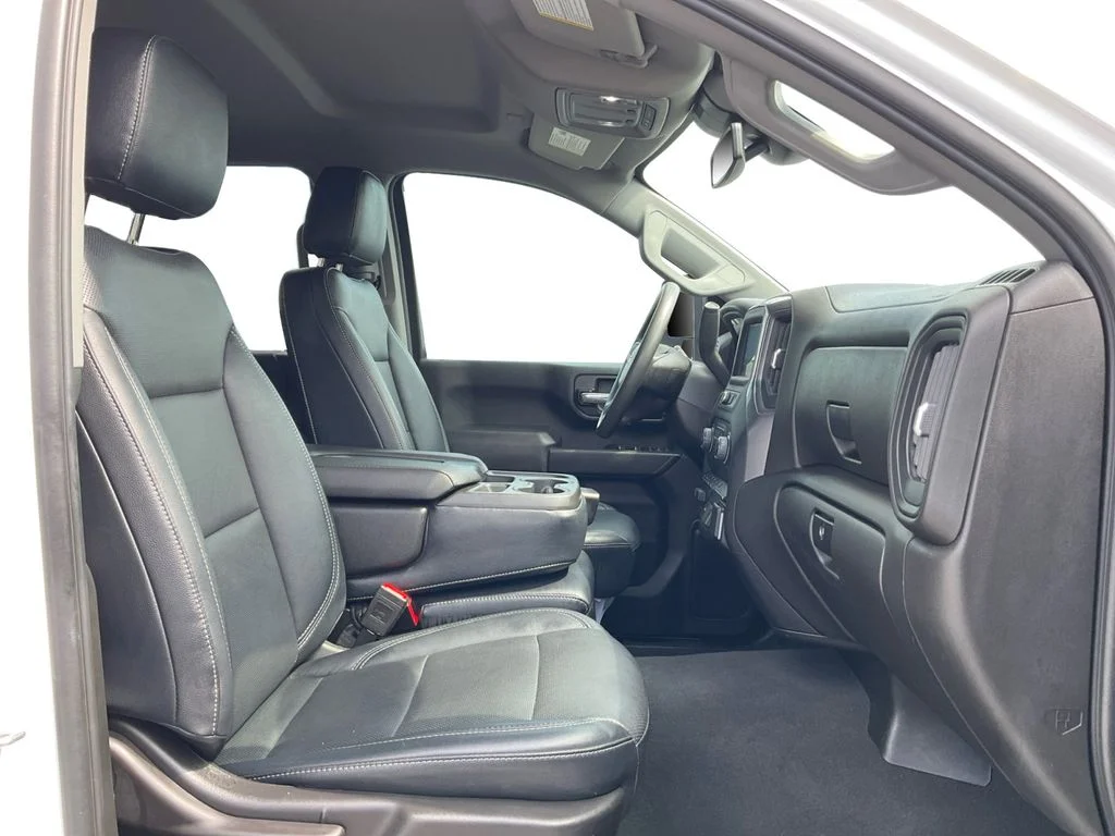 Used 2024 White Chevrolet Custom image 24