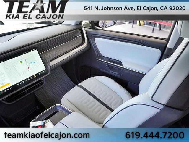 Used 2026  Rivian  image 27