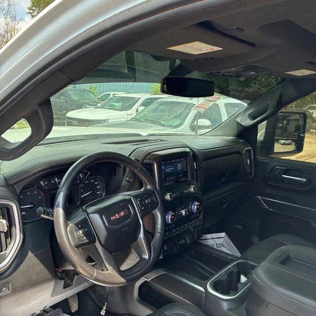 Used 2022 White GMC AT4 image 15