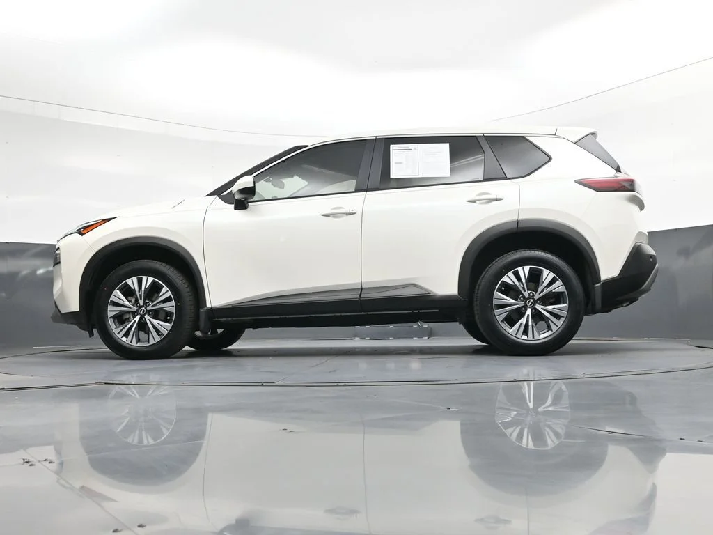 Used 2023 White Nissan SV image 39
