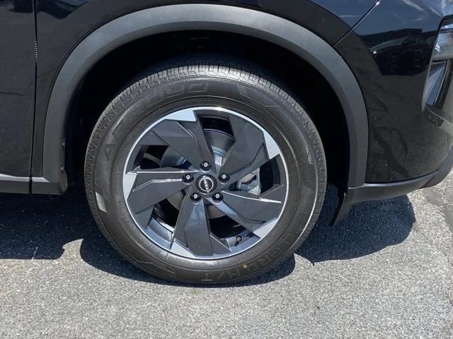 2025 Nissan Rogue SV - Photo 8