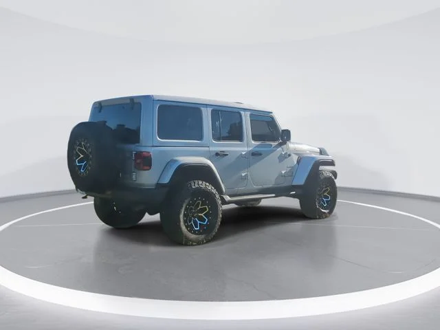 Used 2023 Silver Jeep Sahara image 8
