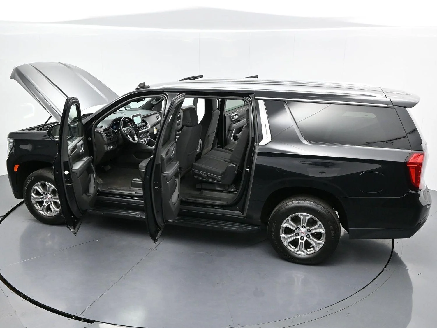 Used 2023 Onyx Black GMC SLE image 41