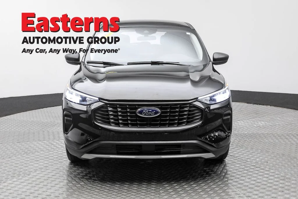 Used 2023 Black Ford Base image 2