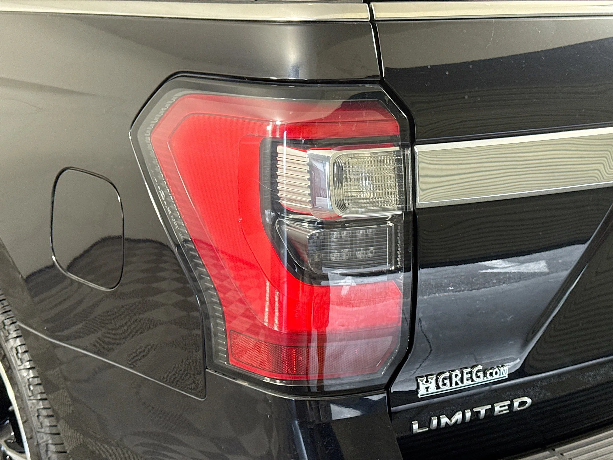 Used 2019 Agate Black Metallic Ford Limited image 32