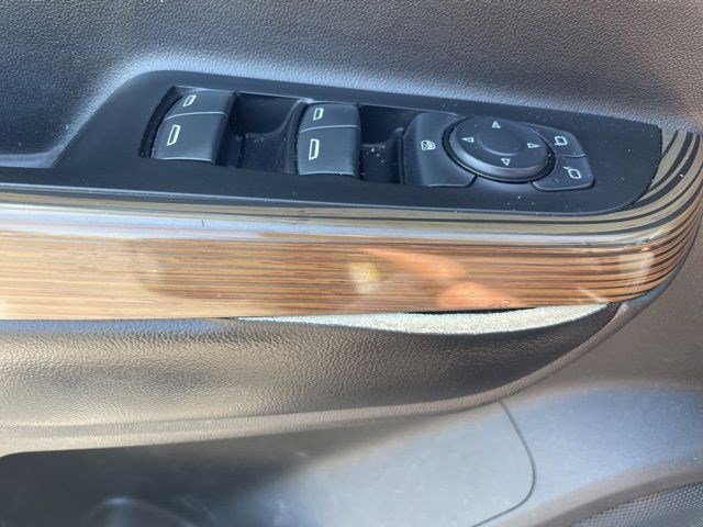 Used 2017 Ebony Twilight Metallic GMC SLE image 8