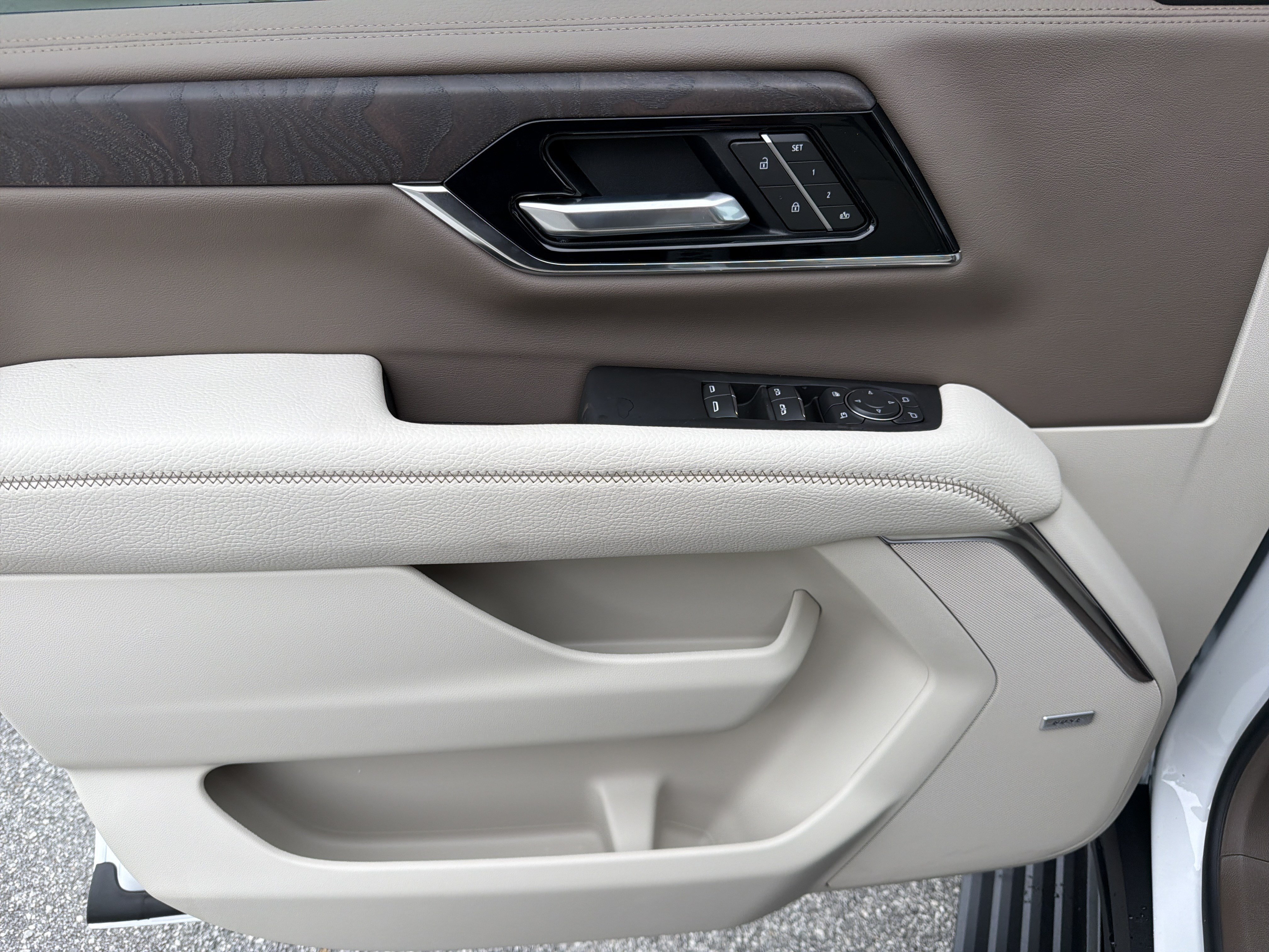 2026 GMC Yukon Denali - Photo 10