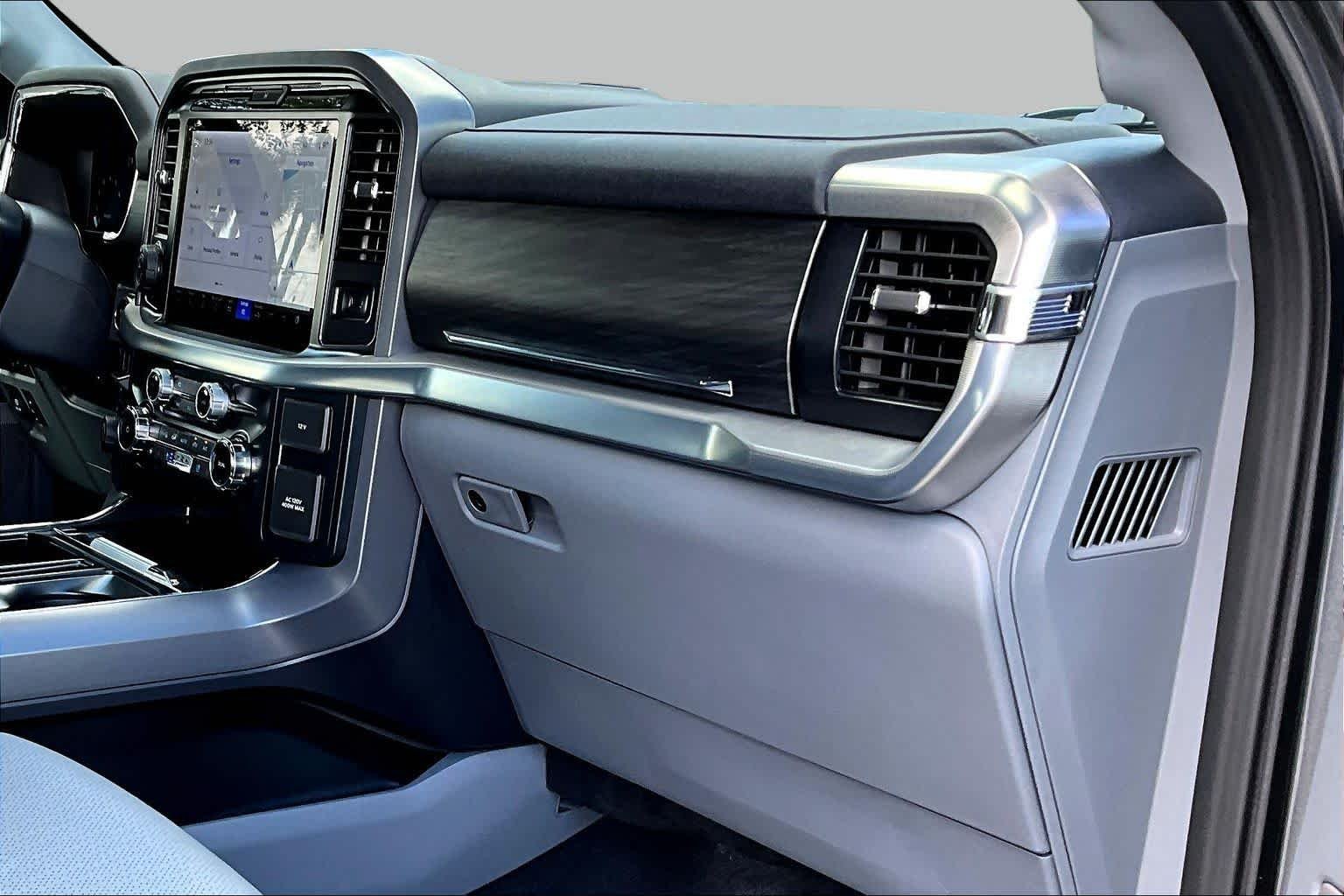 Used 2025 Carbonized Gray Metallic Ford LARIAT image 33