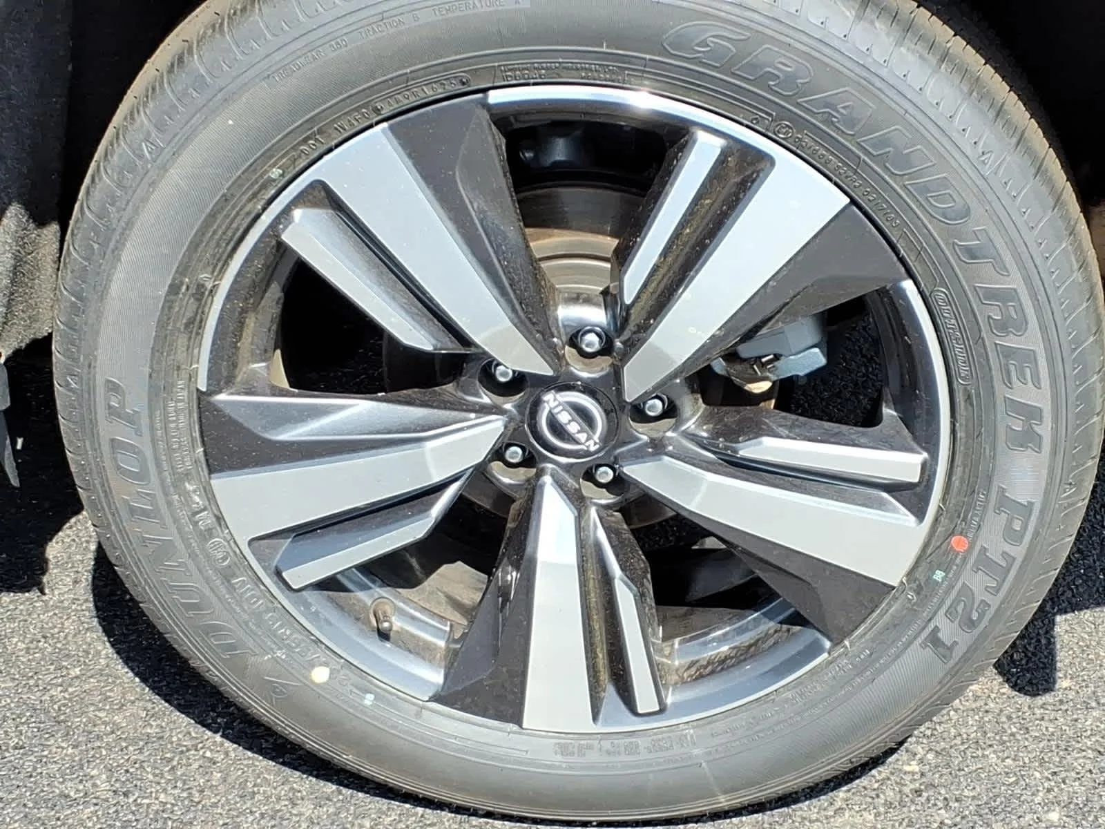 Certified Used 2023 Scarlet Ember Tintcoat Nissan Platinum image 9