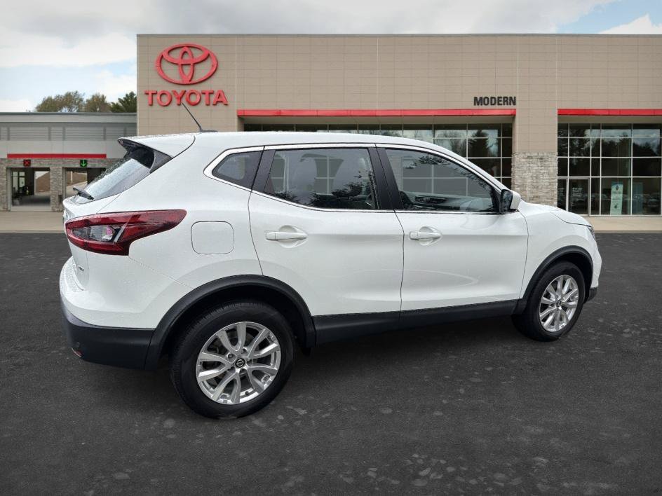 Used 2021 Glacier White Nissan S image 5