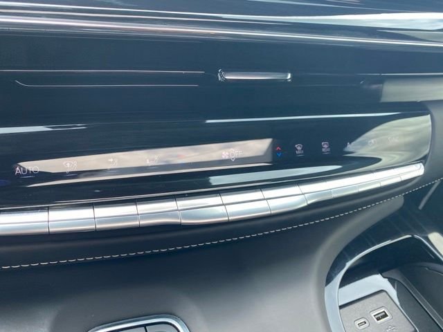 Used 2024 Black Diamond Tri-Coat Cadillac V-Series image 29