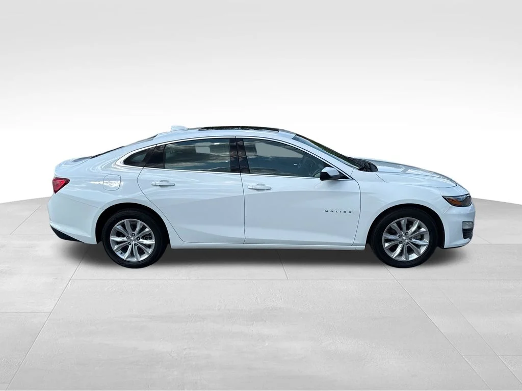 Used 2024 White Chevrolet LT image 7