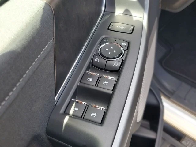 New 2026 Star White Metallic Tri-Coat Ford F-250® Lariat® image 18