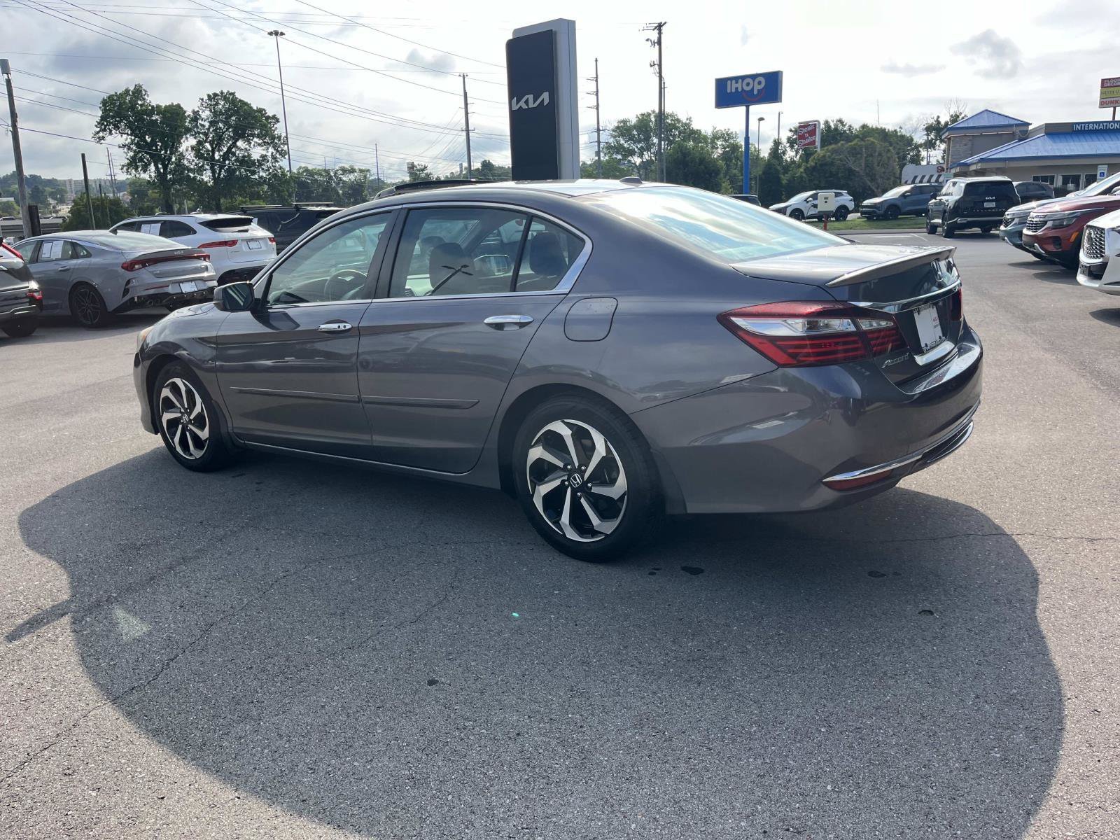 Used 2016 Modern Steel Metallic Honda EX image 6