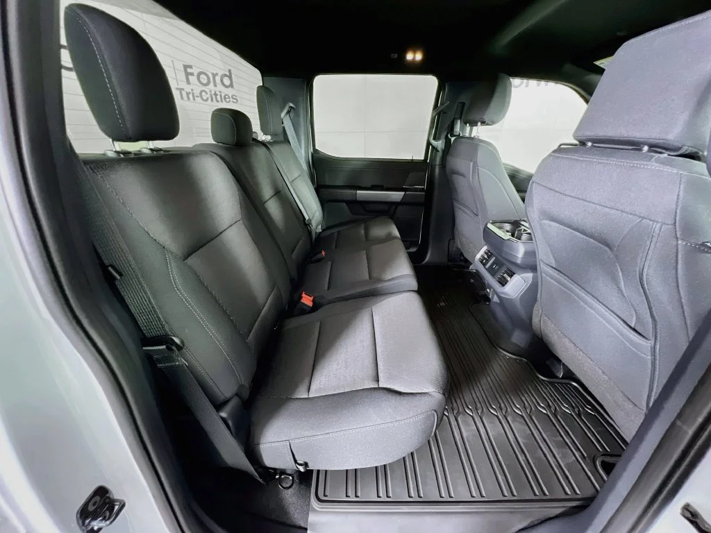 New 2026 Oxford White Ford XLT image 15