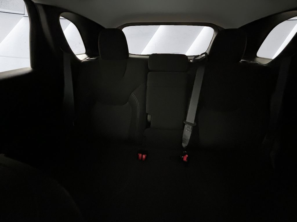 Used 2019 Red Jeep Latitude image 18