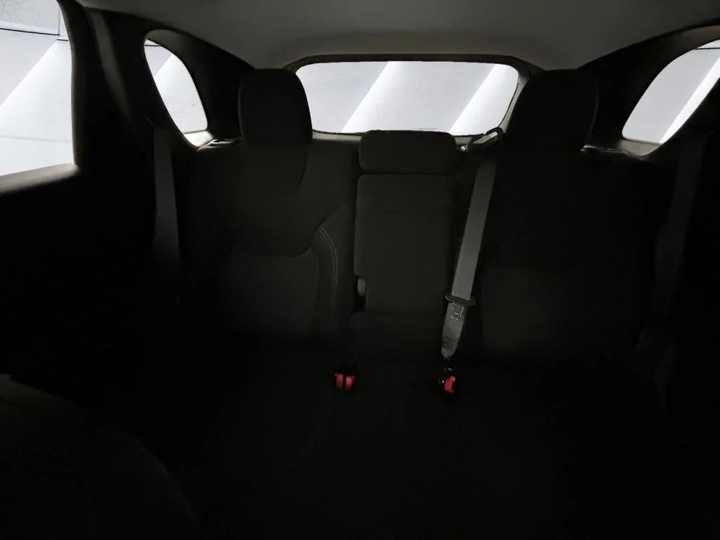 Used 2019 Red Jeep Latitude image 18