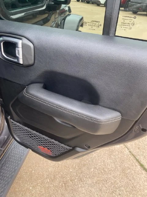 Used 2019 Granite Crystal Clearcoat Metallic Jeep Unlimited Sahara image 21