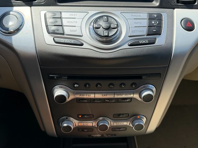 Used 2012 White Nissan LE image 23