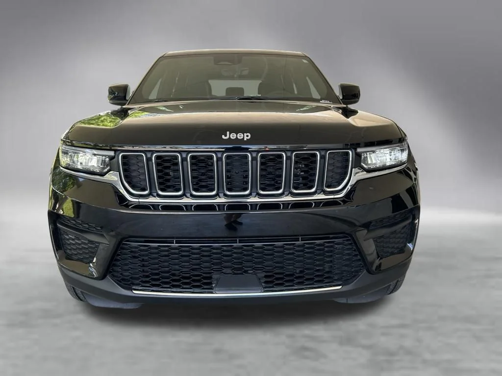Used 2025 Black Jeep Laredo image 12