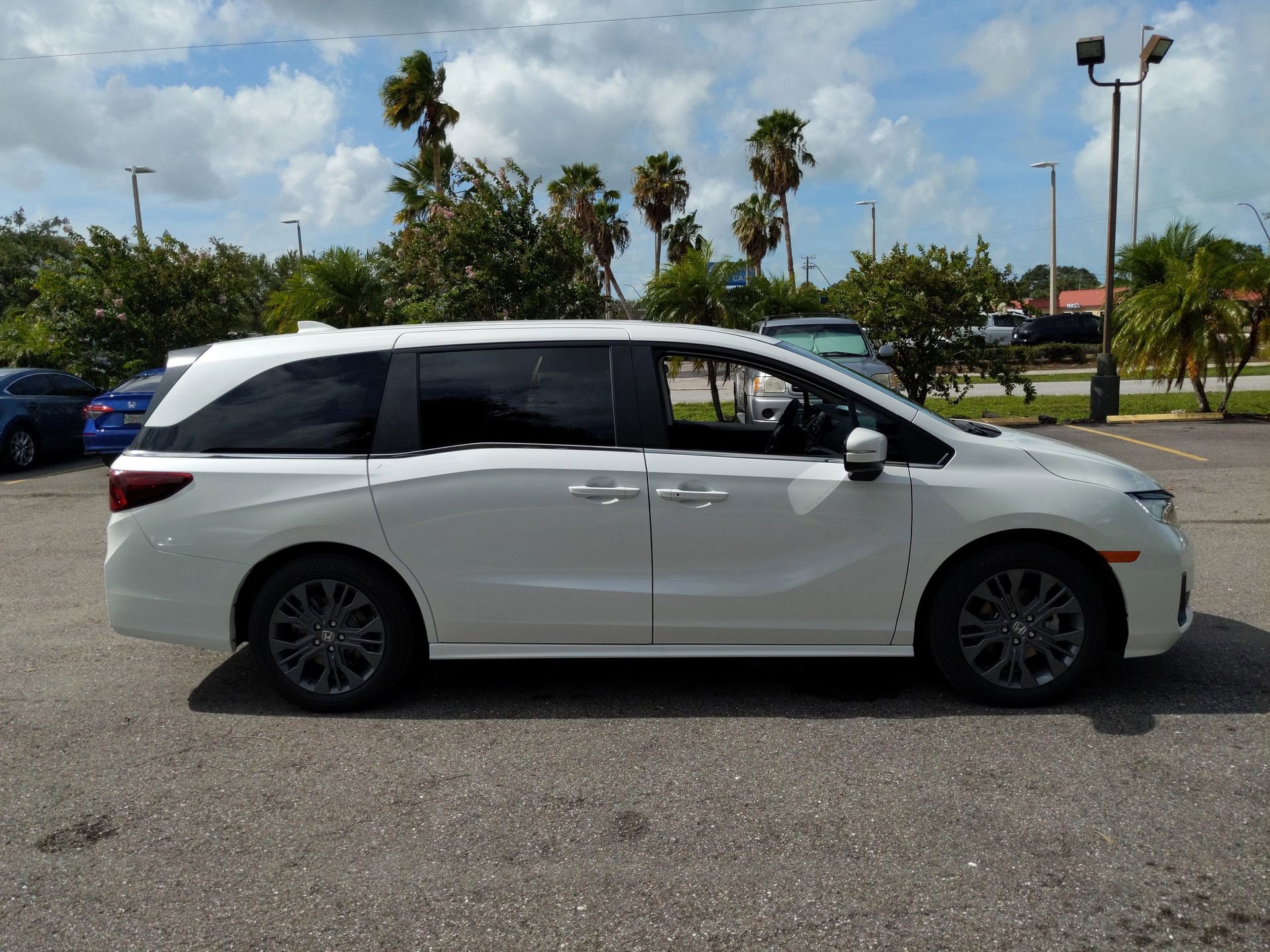 New 2026 Platinum White Pearl Honda Touring image 5